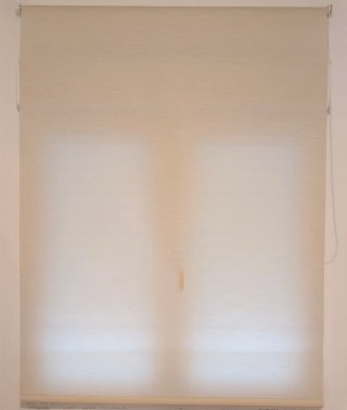 Tenda a rullo beige in tessuto