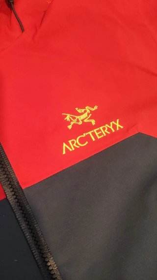 Chubasquero Arc'teryx Rojo/Azul/Amarillo