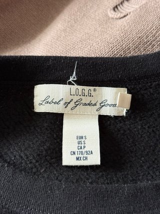Sudadera negra con letras Whatever Works