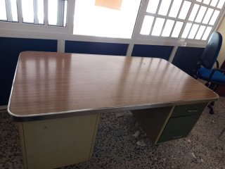 Escritorio vintage años 70 metal y madera