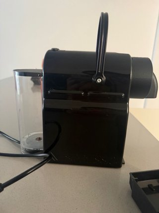 Cafetera Nespresso Inissia Negra