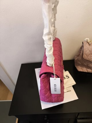 Borsa Guess trapuntata rosa