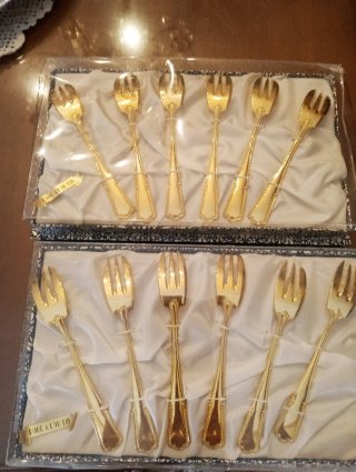 Tenedores de postre dorados