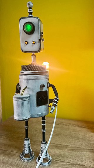 Robot Único Acero Reciclado. Sin estrenar.