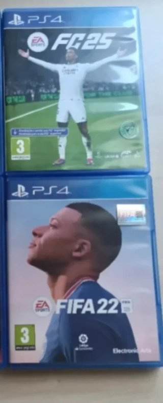 FIFA 22 y FC 25 PS4