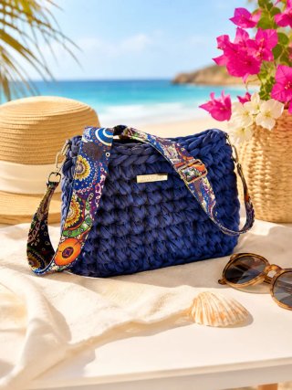 Bolso tejido hecho a mano blanco