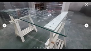 Mesa cristal y 2 caballetes madera blancos