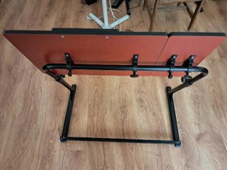 Mesa auxiliar ajustable negra