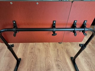 Mesa auxiliar ajustable negra