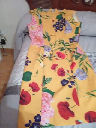 Vestido amarillo estampado flores