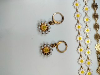 Conjunto de bisutería de margaritas