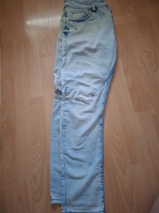 Pantalón ajustado hombre rojo