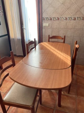 Mesa extensible cocina y 4 sillas madera
