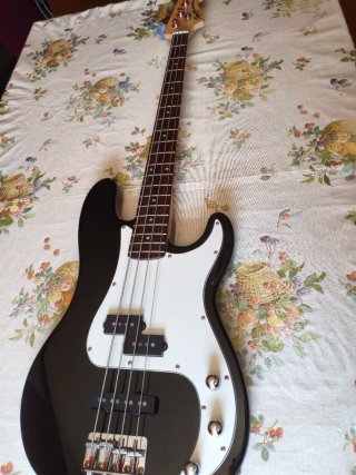 Squier Standard Precision Bass 2005