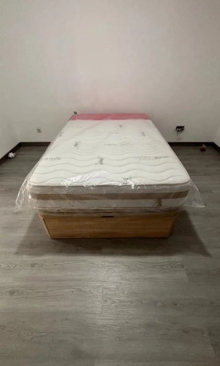 Canapé de madera con colchones viscoelastica