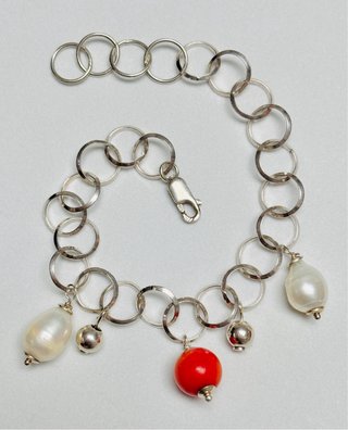 Pulsera de eslabones, perlas y coral plata ley 925