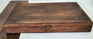 Caja de sellos tipográficos con letras y números