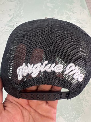 Gorra Synaworld Trucker Negra y Blanca