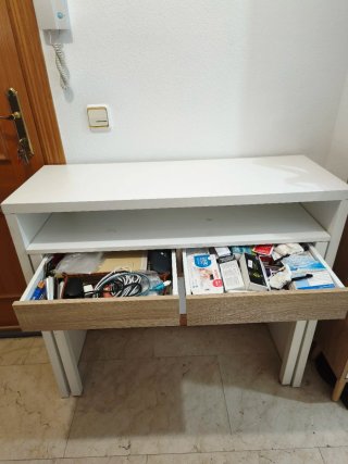 Mesa auxiliar extensible con cajones