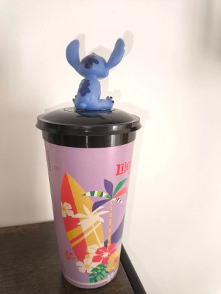 Vaso Stitch con figura decorativa