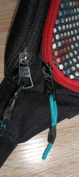 Riñonera Pepe Jeans Negra y Roja