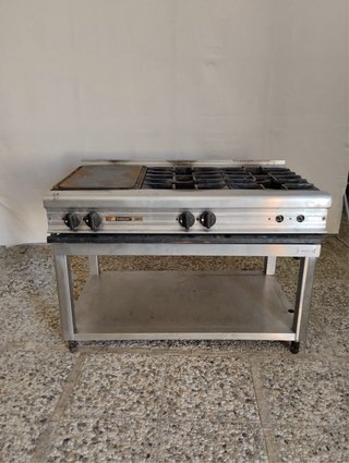 Cocina 4 fuegos + plancha con mueble
