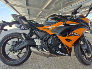 Kawasaki Ninja 650 - Moto Deportiva