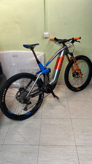 Bicicleta Eléctrica Cube