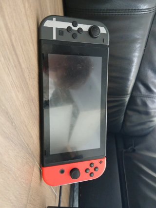 Nintendo Switch con mando y adaptador