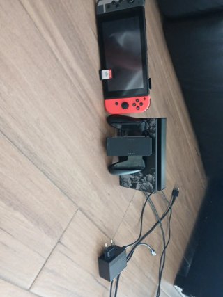 Nintendo Switch con mando y adaptador