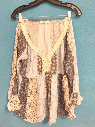 Blusa de mujer blanca con encaje