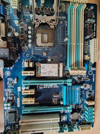Placa base Gigabyte GA-B75-D3V LGA1155