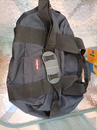 Bolso de viaje Eastpak USA negro