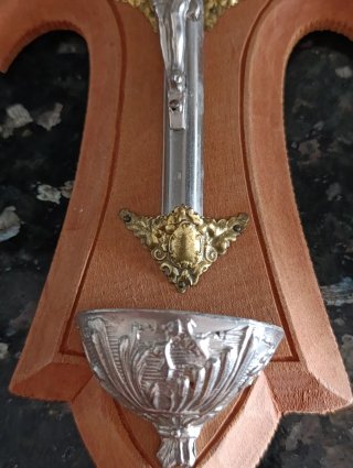 Crucifijo de madera con INRI