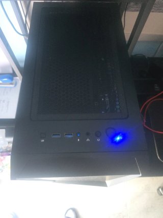PC Gaming MSI con luces LED