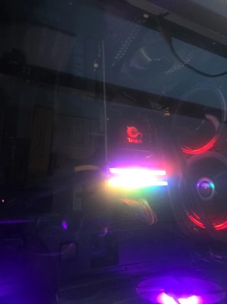 PC Gaming MSI con luces LED
