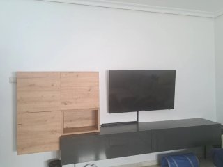 Mueble de salón flotante gris antracita y madera