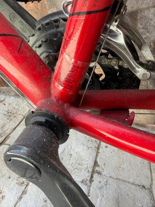 Bicicleta de montaña roja decatlón