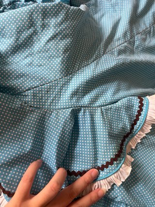 Traje de flamenca azul con detalles marrones