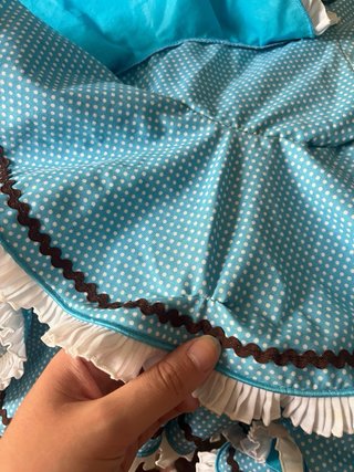 Traje de flamenca azul con detalles marrones