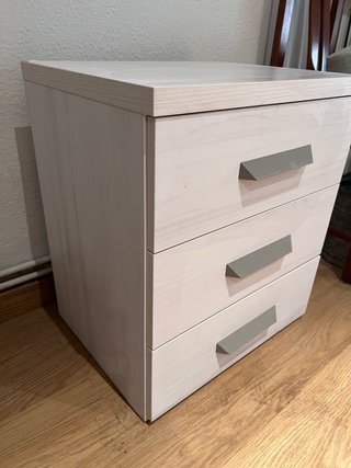 Armario de madera gris y blanco En perfecto estado