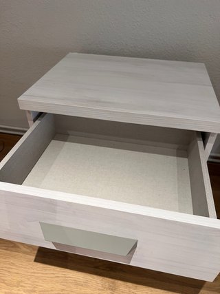 Armario de madera gris y blanco En perfecto estado