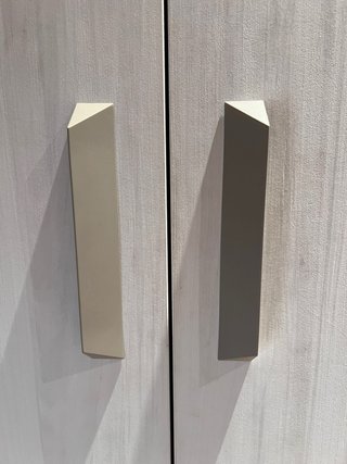 Armario de madera gris y blanco En perfecto estado