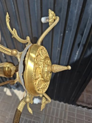 Lampada a sospensione dorata in metallo