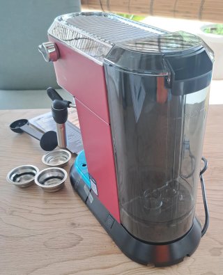 Cafetera DeLonghi Dedica Acero Inox Rojo