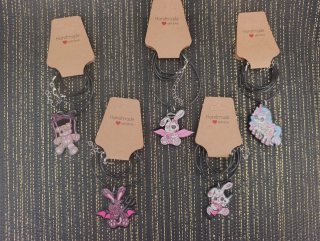 Colgantes góticos y adorables de peluche!!