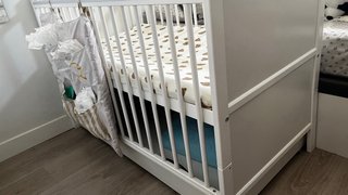 Cuna blanca con accesorios