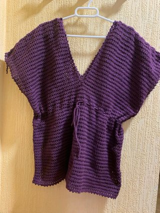Blusa tejida morada con cordón