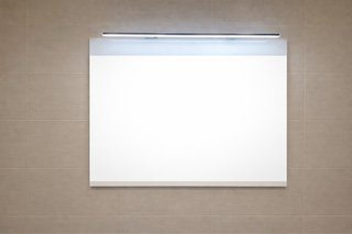 Espejo de baño moderno con luz LED
