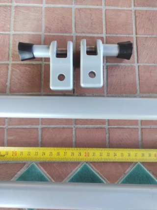 Set di bracci per tende con sistema di tensione in metallo